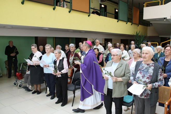 ​Biskup Radoš pohodio korisnike Doma za starije i nemoćne osobe Varaždin